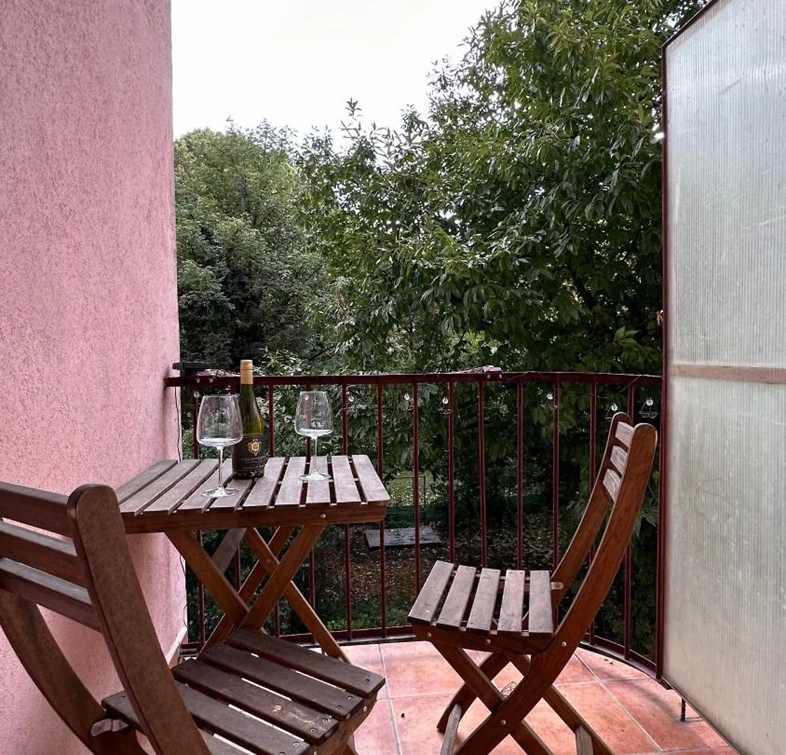Apartman S Balkonem U Parku & 15 Minut Do Centra Brno
