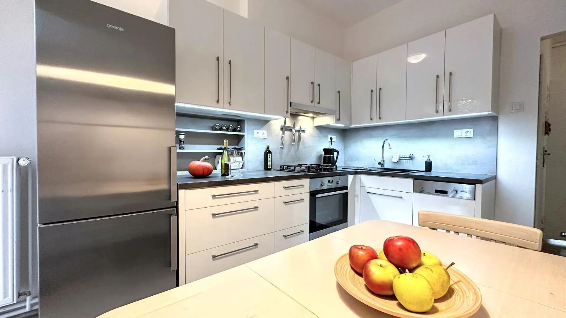 Apartman S Balkonem U Parku & 15 Minut Do Centra Brno 0*,