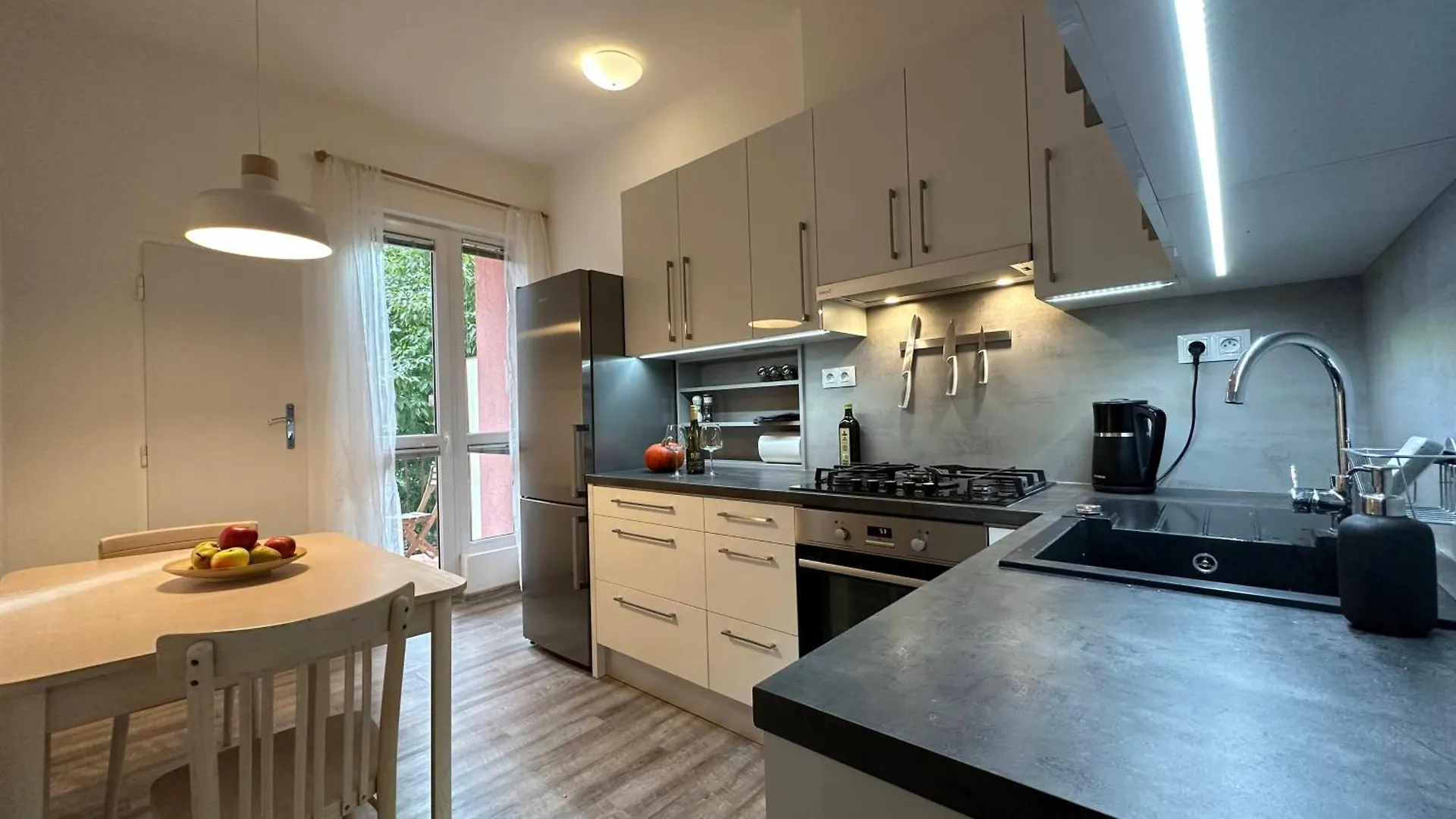 Apartman S Balkonem U Parku & 15 Minut Do Centra Brno